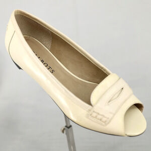 Talbots Shoes Womens 5.5 Beige Leather Open Toe Flats Sandals Slip On Brazil